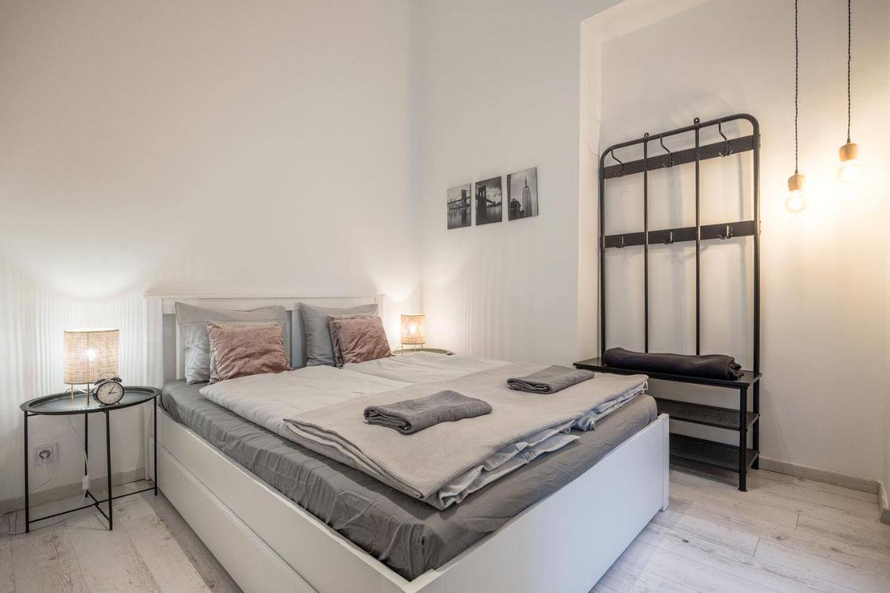 Industrial Fantasy Apartment Budapest Extérieur photo