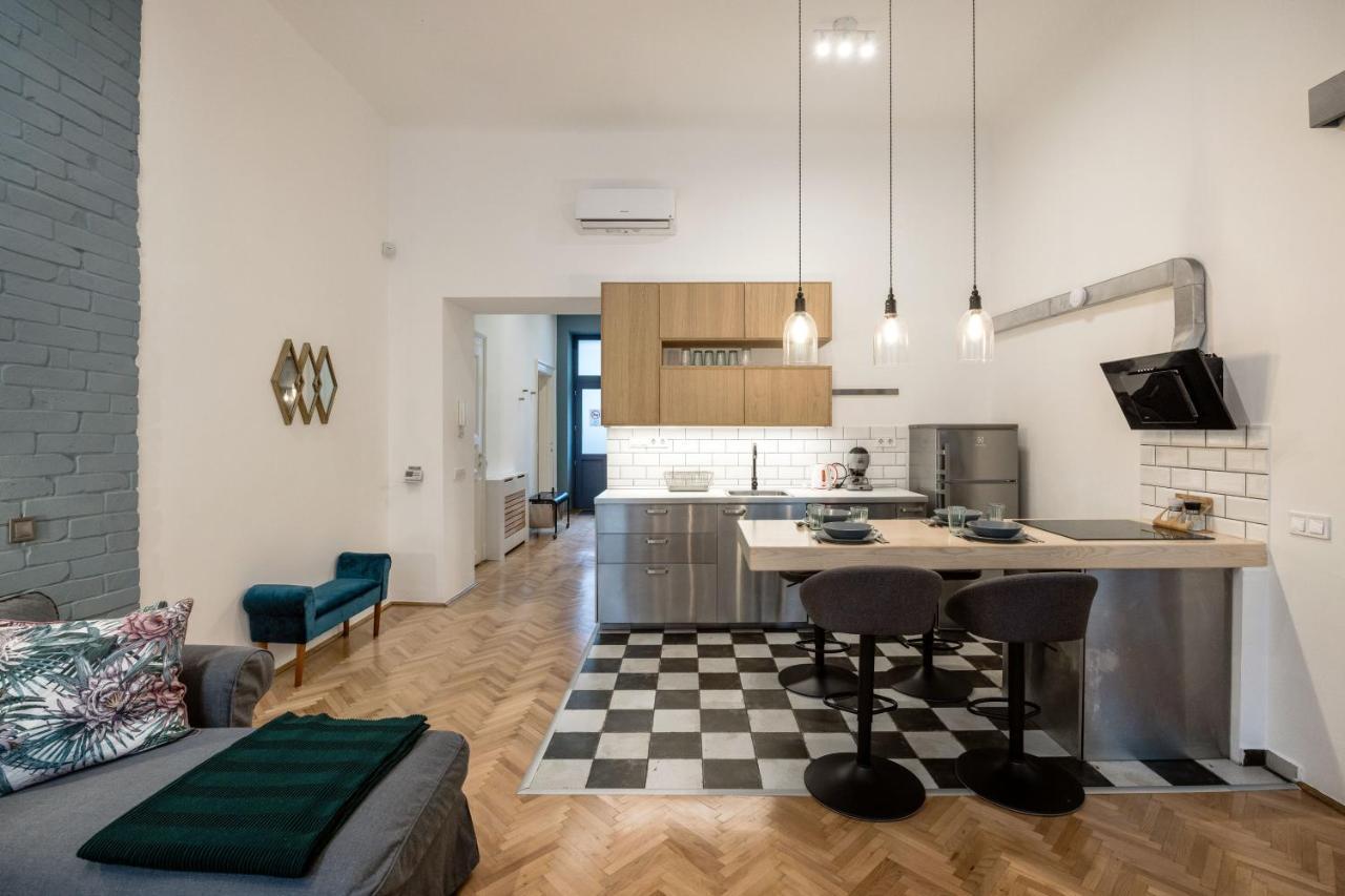 Industrial Fantasy Apartment Budapest Extérieur photo