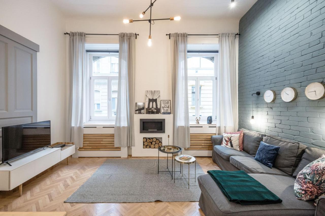 Industrial Fantasy Apartment Budapest Extérieur photo